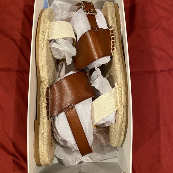 Just Fab Sanna Flat Sandal Two-Tone - Picture 7 of 7